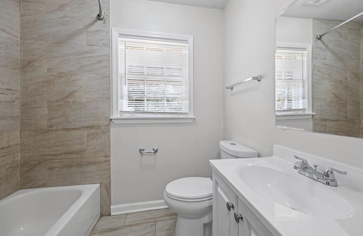 3843 Blue Jay Road Memphis, TN 38116 - Photo 14 of 23 a bathroom with a sink toilet and bathtub