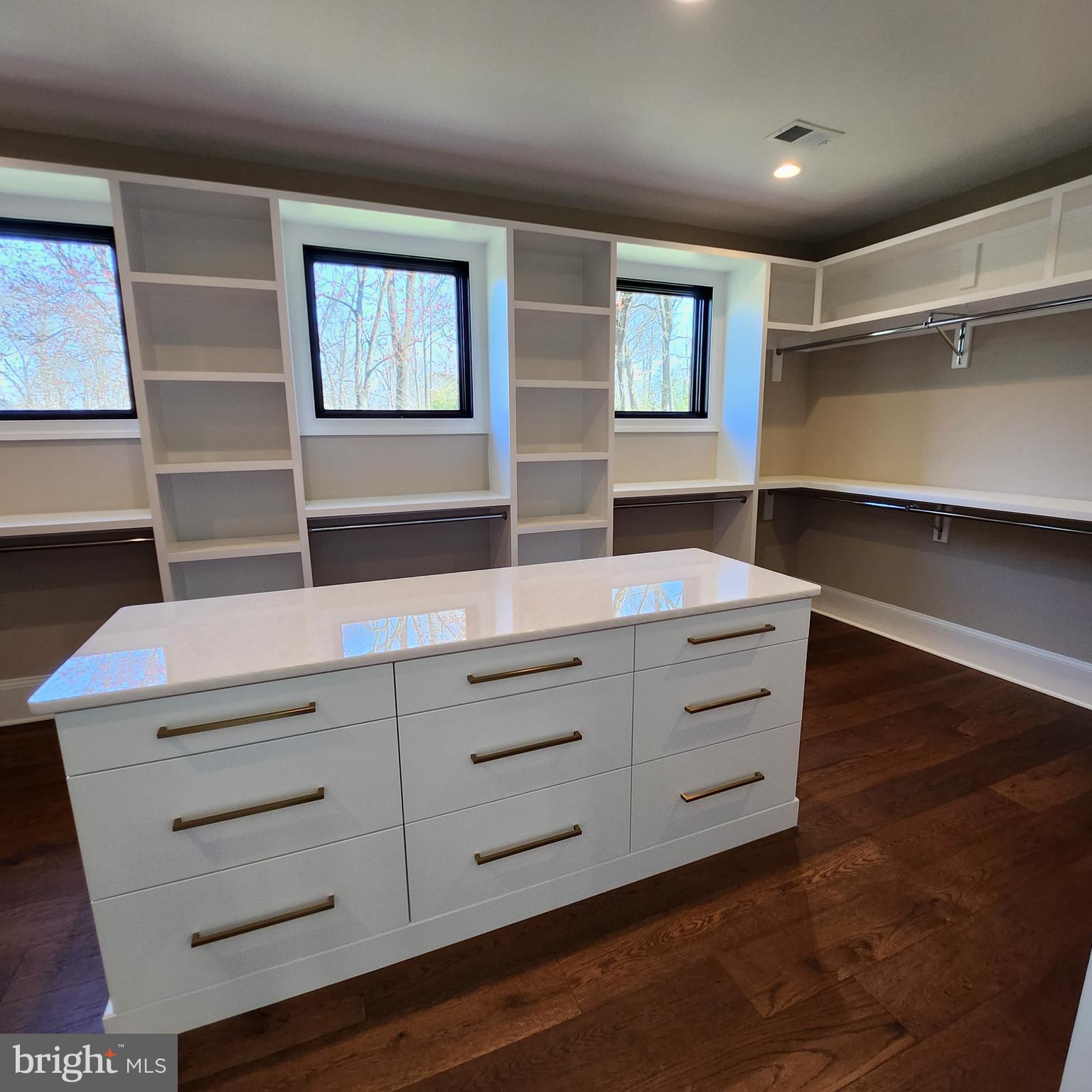 1055 Swinks Mill Road McLean, VA 22102 - Photo 14 of 47 Gallery Image 14