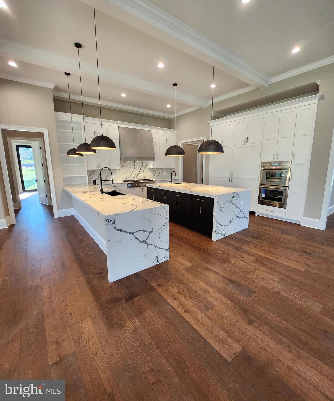 1055 Swinks Mill Road McLean, VA 22102 - Photo 39 of 47 Waterfall island tops with breakfast bar