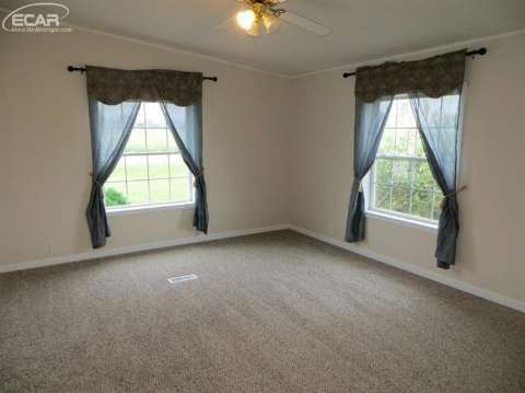 11125 Carpenter Road Flushing, MI 48433 - Photo 5 of 20 20421887-4.JPG