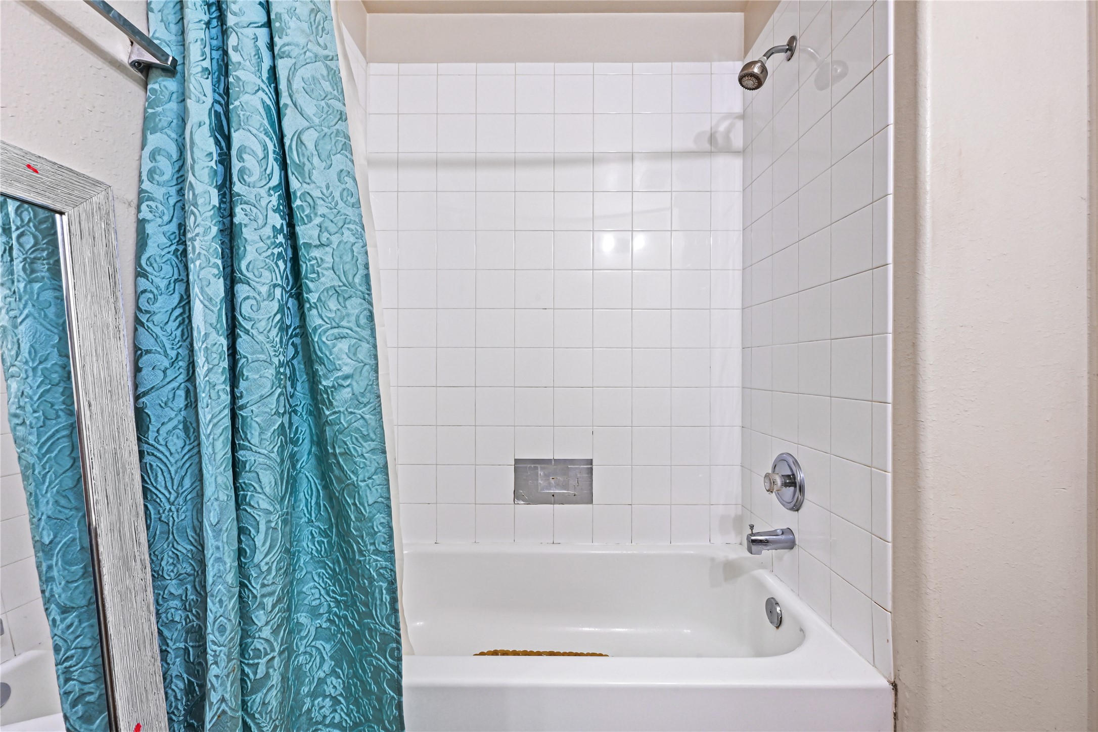 3726 Forney Ridge Lane Houston, TX 77047 - Photo 21 of 25 Additional view of the secondary bathroom.
