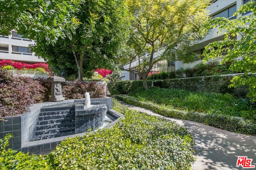 121 South Hope Street, Unit 313 Los Angeles, CA 90012 - Photo 22 of 35 a garden view with a seating space