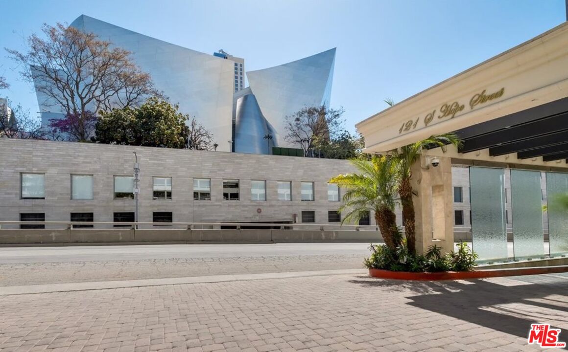 121 South Hope Street, Unit 313 Los Angeles, CA 90012 - Photo 33 of 35 a front view of a building with street