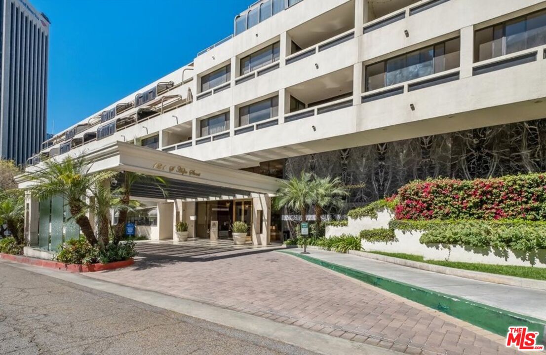 121 South Hope Street, Unit 313 Los Angeles, CA 90012 - Photo 34 of 35 a front view of a building