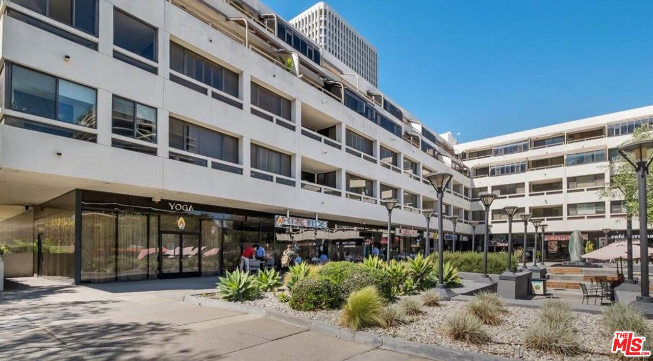 121 South Hope Street, Unit 313 Los Angeles, CA 90012 - Photo 35 of 35 a front view of a building