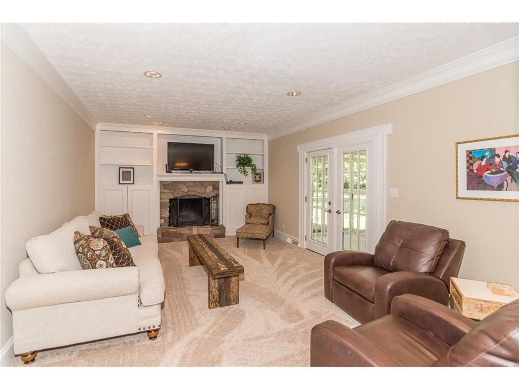 8829 Sawleaf Road Indianapolis, IN 46260 - Photo 16 of 31 Gallery Image 16