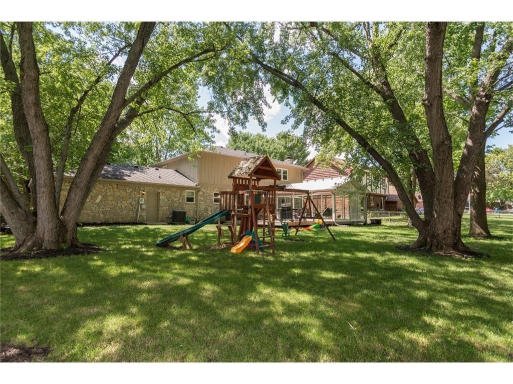 8829 Sawleaf Road Indianapolis, IN 46260 - Photo 28 of 31 Gallery Image 28