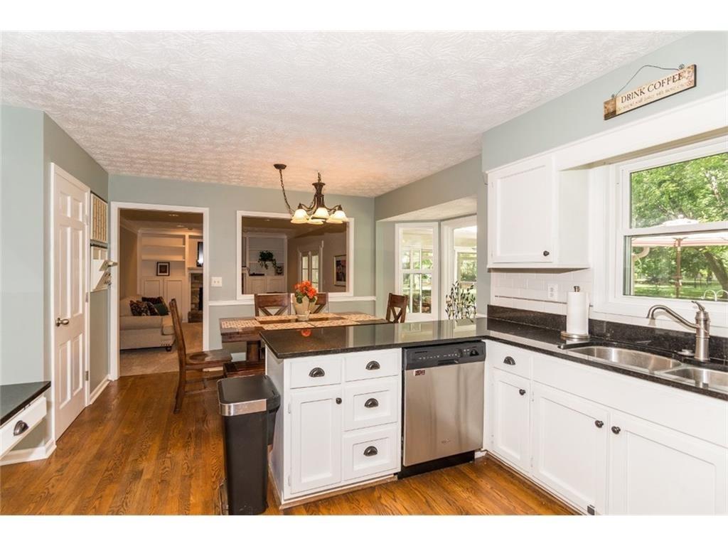 8829 Sawleaf Road Indianapolis, IN 46260 - Photo 5 of 31 Gallery Image 5