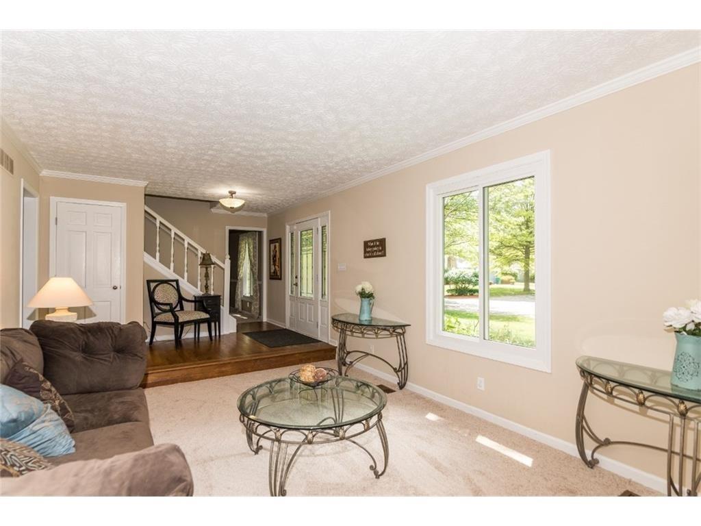 8829 Sawleaf Road Indianapolis, IN 46260 - Photo 8 of 31 Gallery Image 8