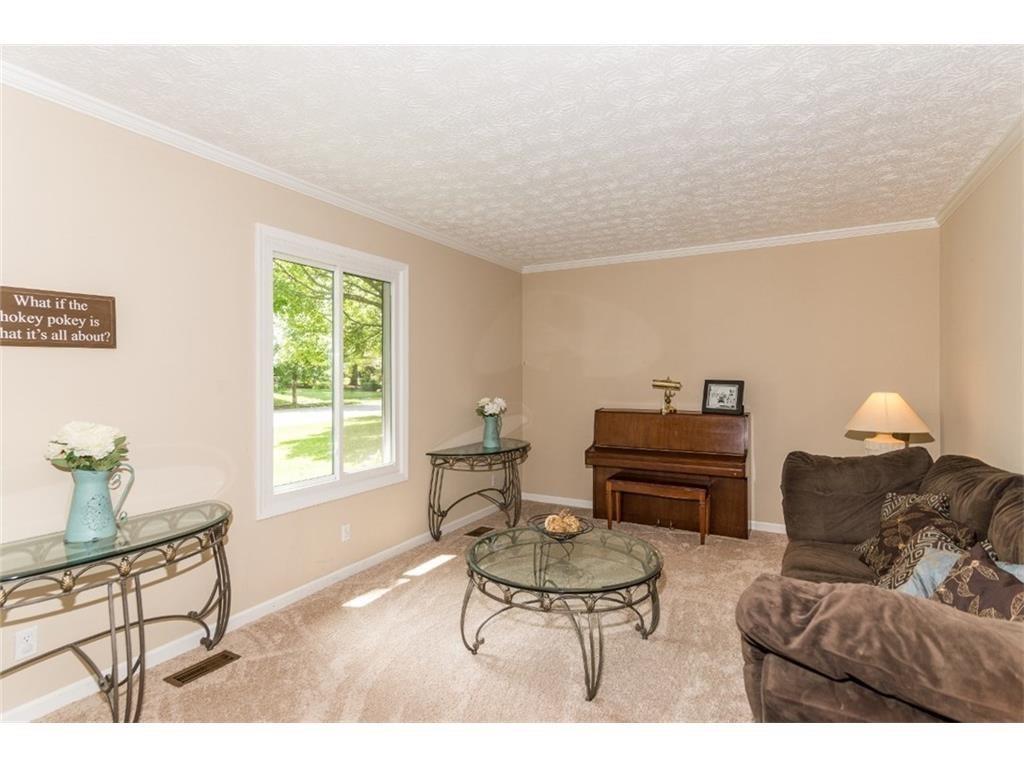 8829 Sawleaf Road Indianapolis, IN 46260 - Photo 9 of 31 Gallery Image 9