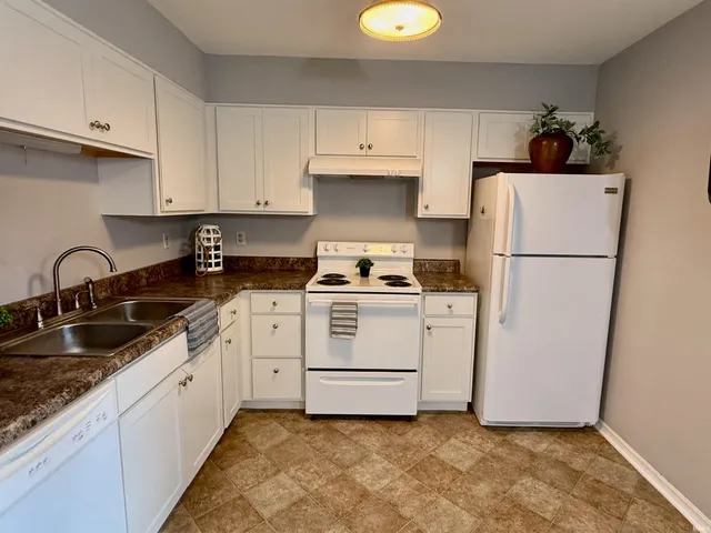 $89,900 | 910 Park Central Drive South, Unit B, Indianapolis, IN 46260