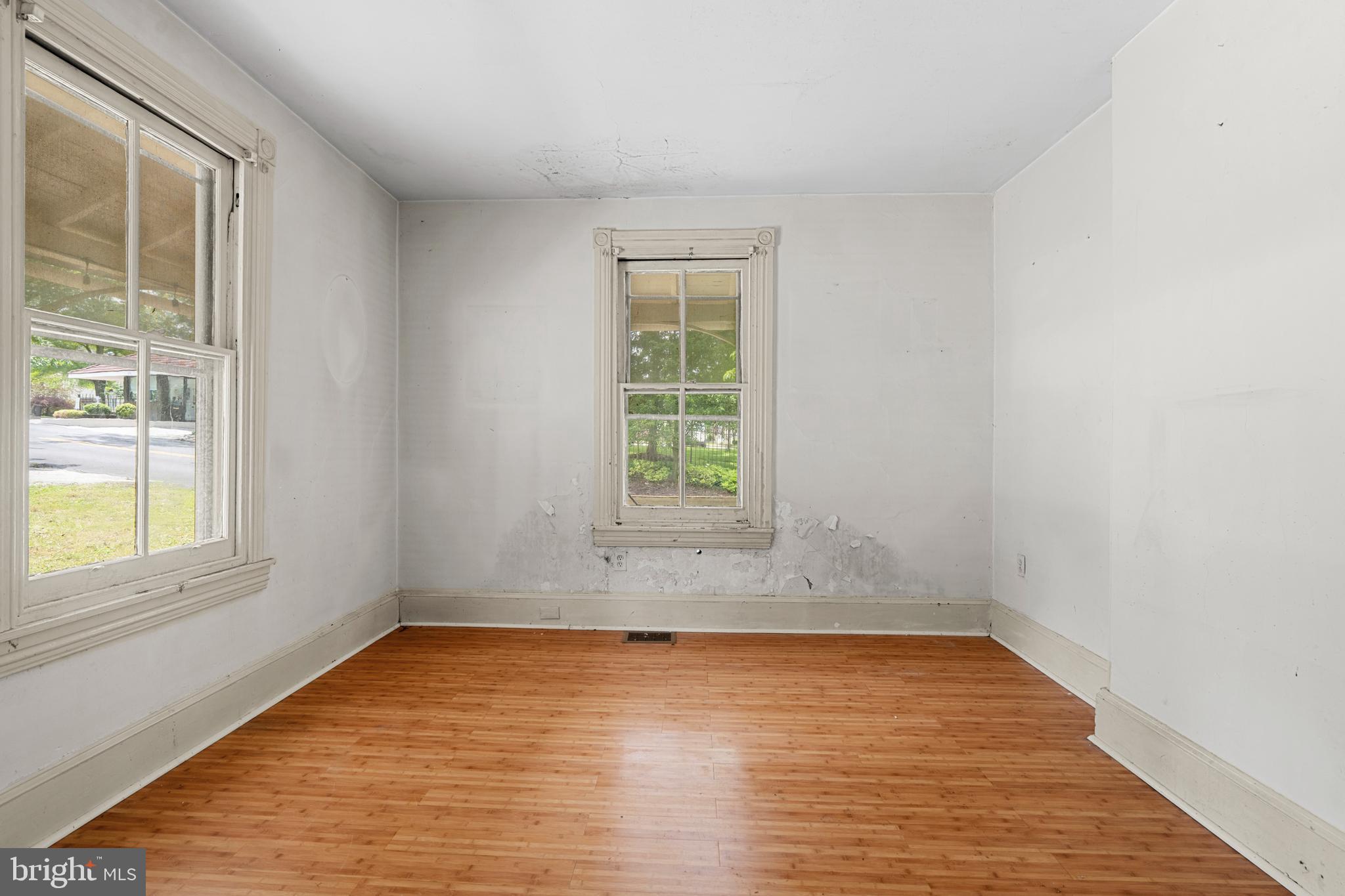 527 Berwyn Baptist Road Devon, PA 19333 - Photo 6 of 20 an empty room with a window