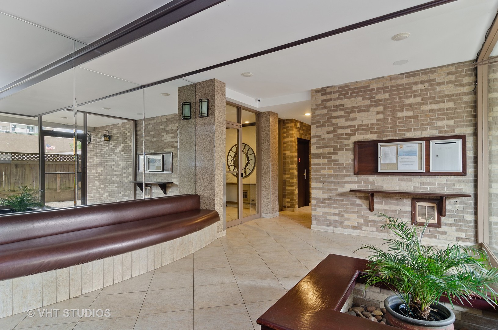 6121 North Sheridan Road, Unit 2D Chicago, IL 60660 - Photo 2 of 16