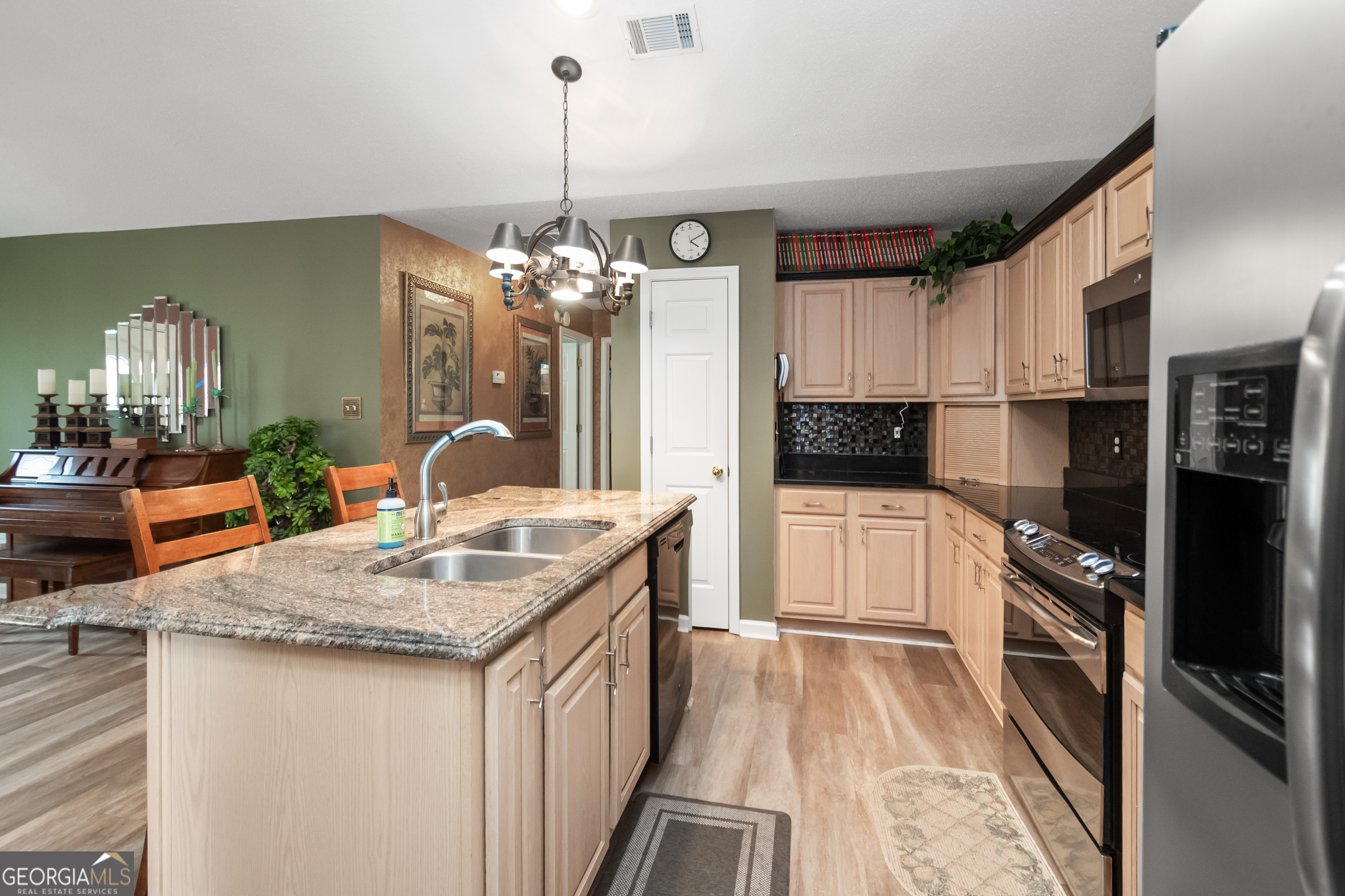 115 Courtyard Lane Newnan, GA 30265 - Photo 11 of 38