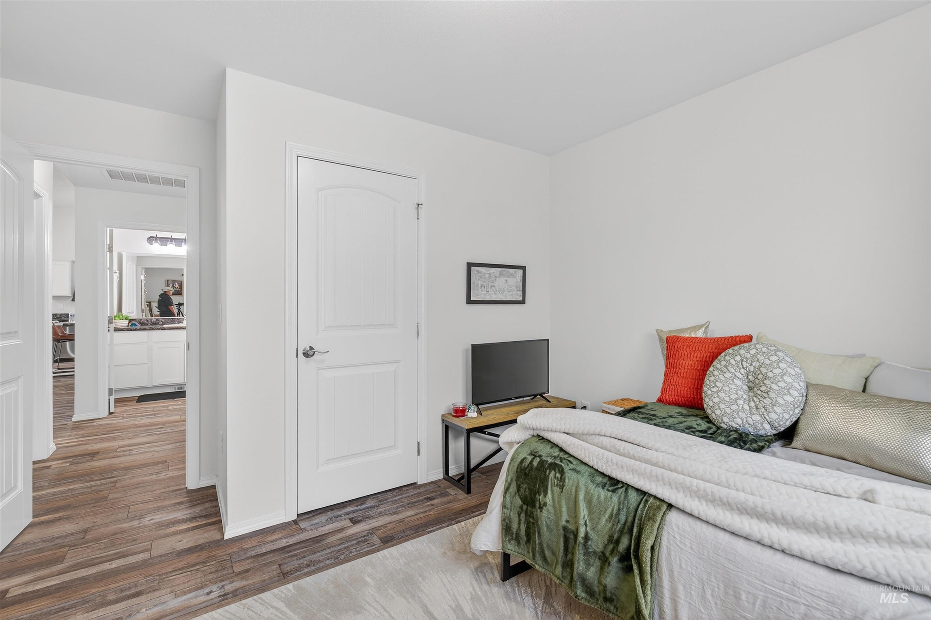 1432 Horizon Court Lewiston, ID 83501 - Photo 20 of 26 Bedroom with wood finished floors and baseboards
