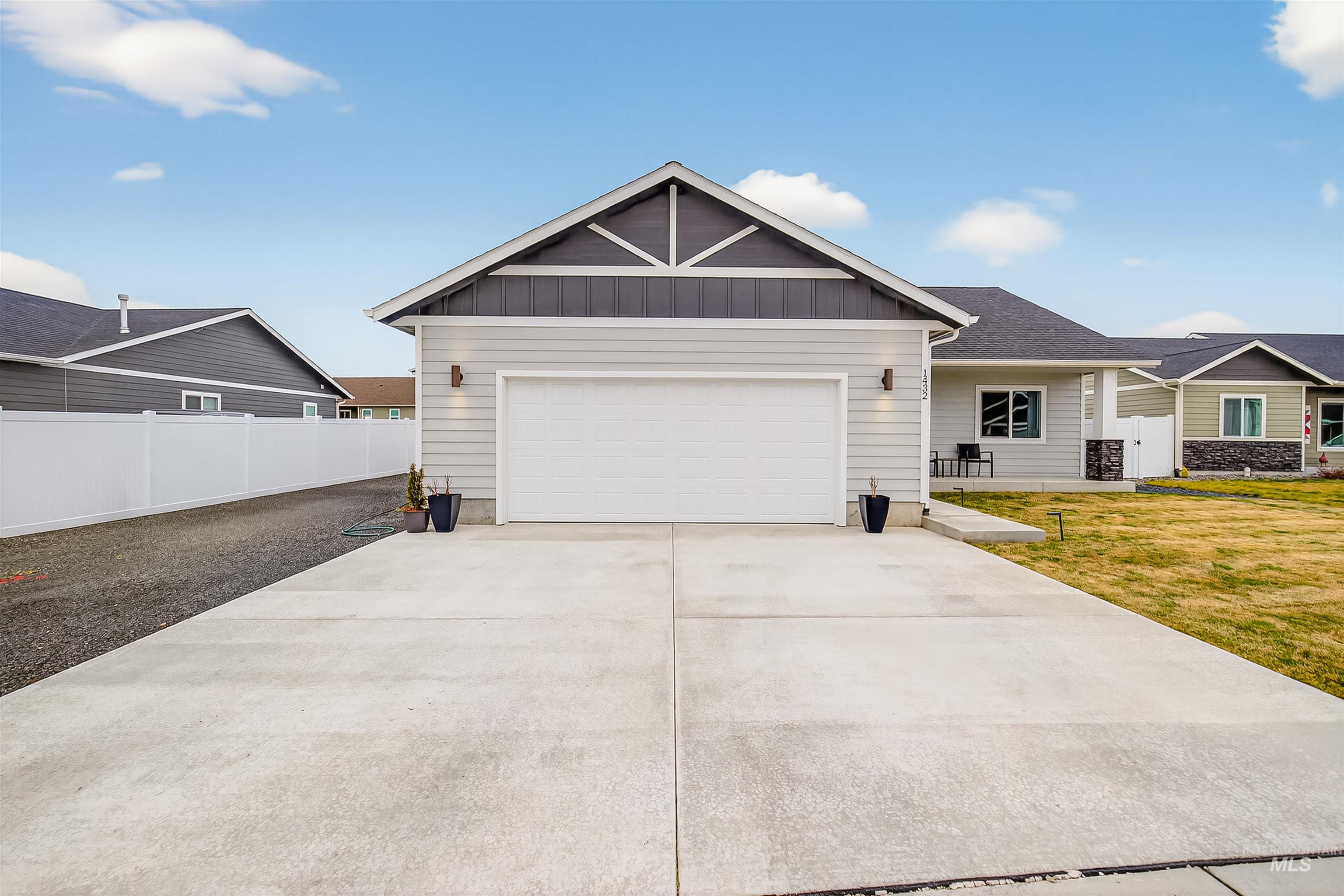 1432 Horizon Court Lewiston, ID 83501 - Photo 4 of 26 Craftsman inspired home featuring board and batten siding, driveway, and an attached garage
