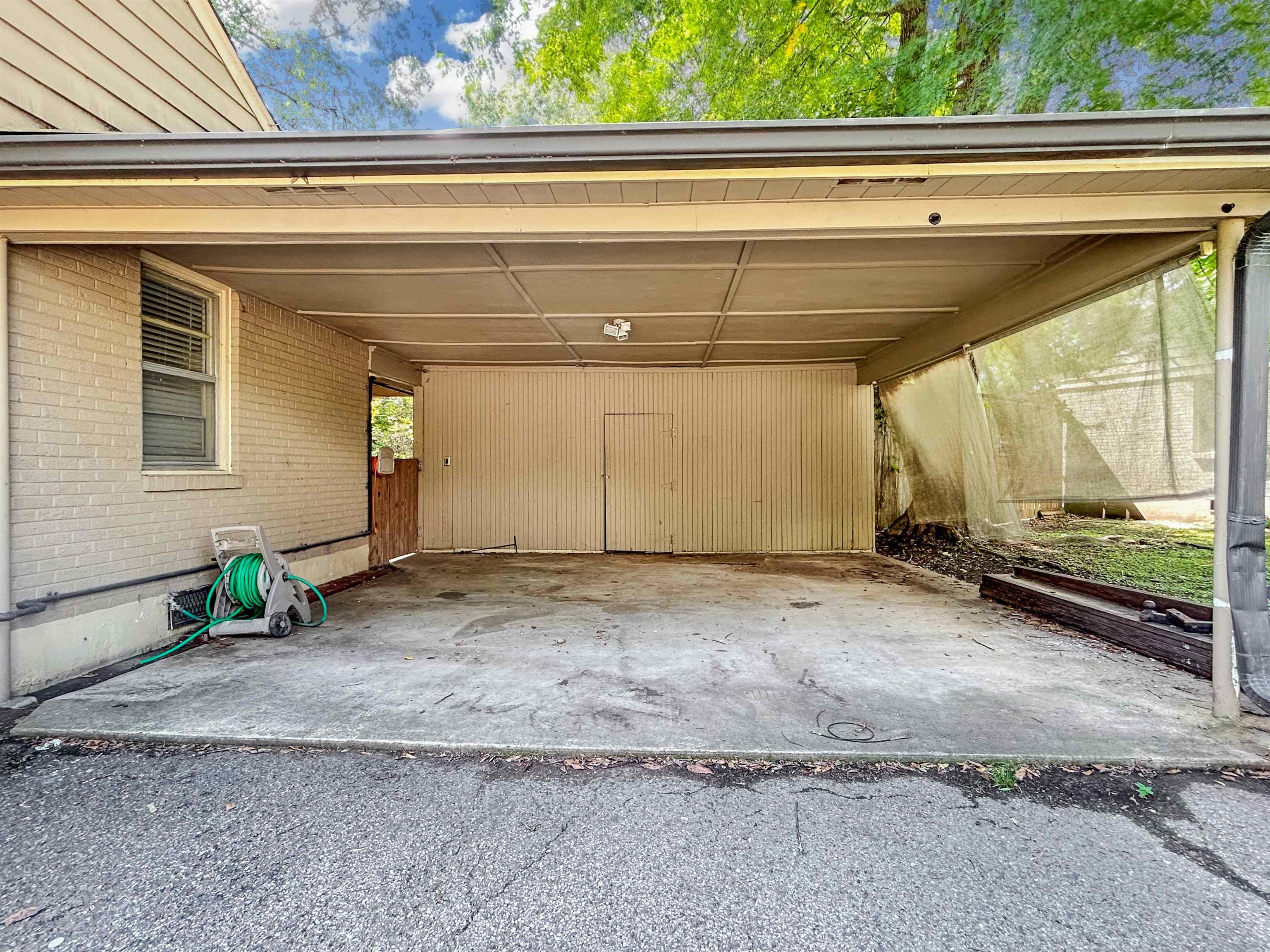 813 Moss Road Memphis, TN 38117 - Photo 16 of 16 Parking