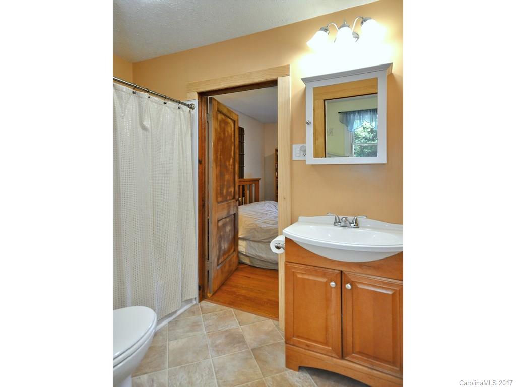 9 Hickory Tree Road Asheville, NC 28805 - Photo 11 of 18 Gallery Image 11