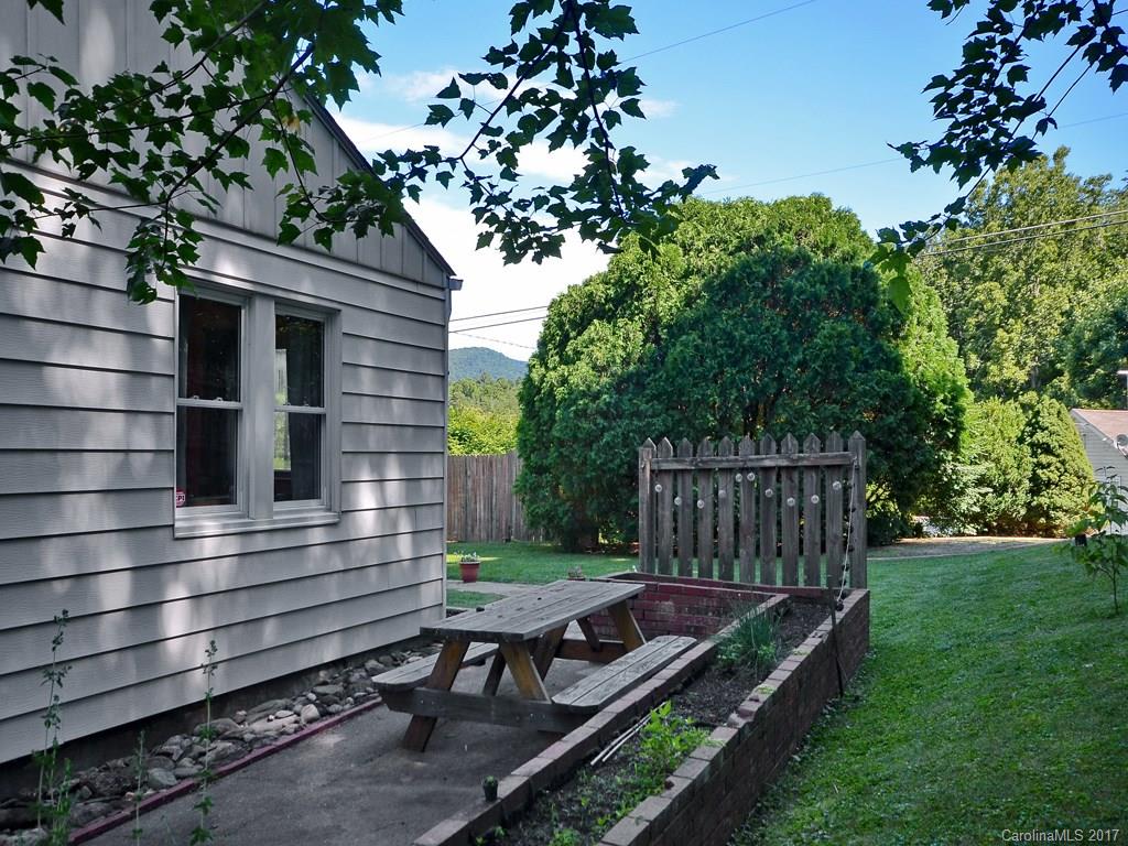 9 Hickory Tree Road Asheville, NC 28805 - Photo 16 of 18 Gallery Image 16