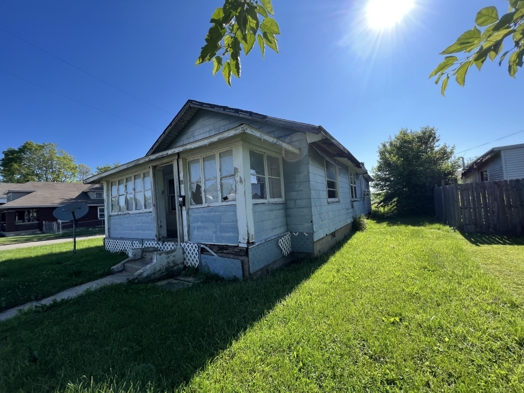 2802 Pitt Street Anderson, IN 46016 - Photo 2 of 27