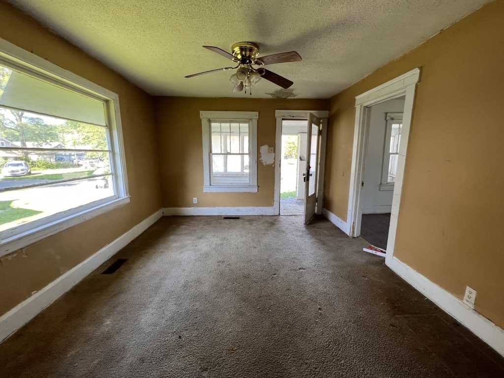 2802 Pitt Street Anderson, IN 46016 - Photo 8 of 27