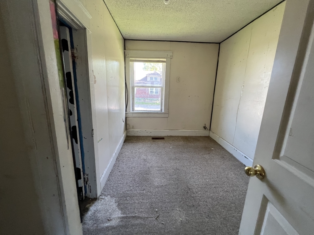 2802 Pitt Street Anderson, IN 46016 - Photo 9 of 27