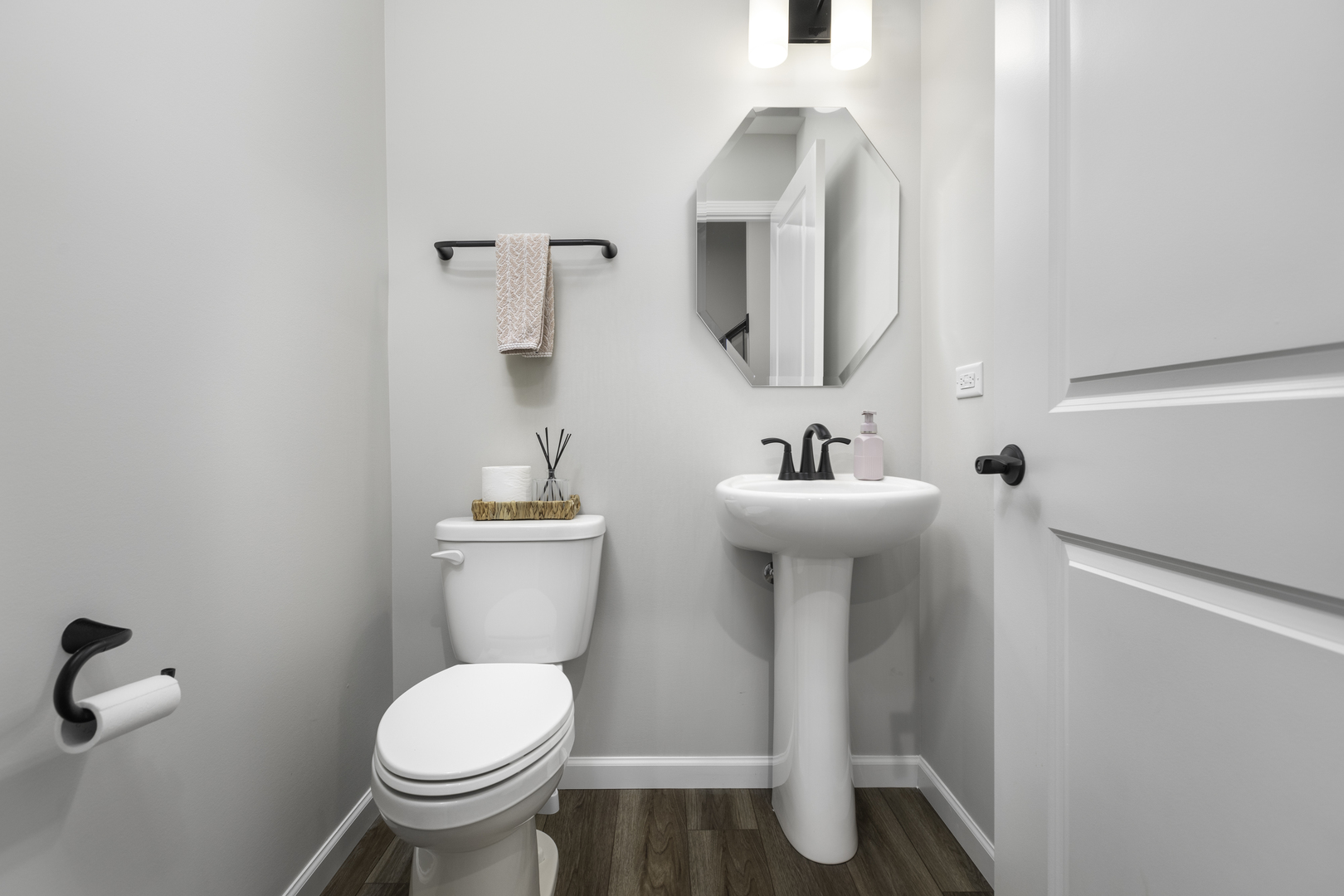 1235 Josiah Road Naperville, IL 60563 - Photo 17 of 37 Gallery Image 17