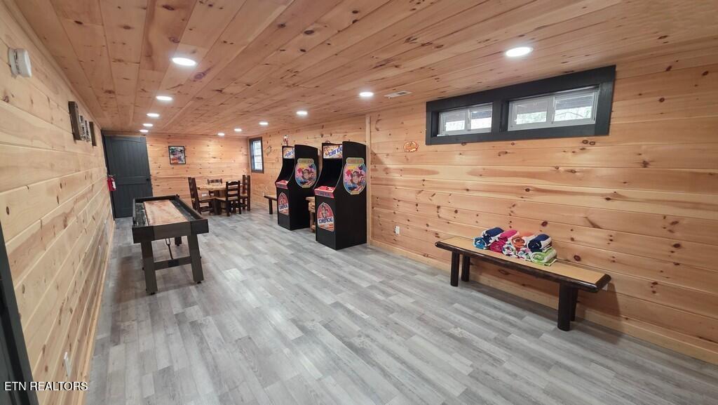 2869 Hatcher Mountain Road Sevierville, TN 37862 - Photo 2 of 43 Game room