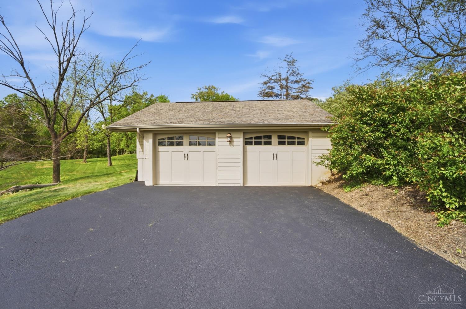 4535 Drake Road Cincinnati, OH 45243 - Photo 81 of 96 There is a detached 2 car garage.