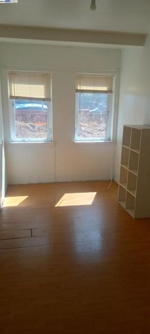 a view of empty room with window