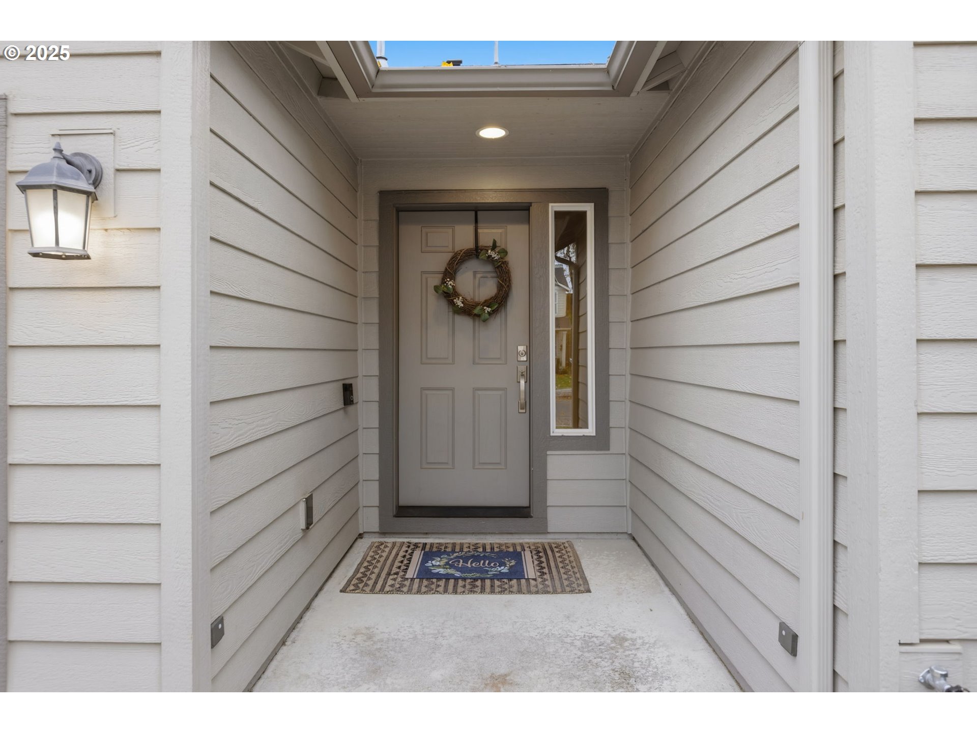 4970 Squirrel Street Springfield, OR 97478 - Photo 3 of 43 a view of entryway