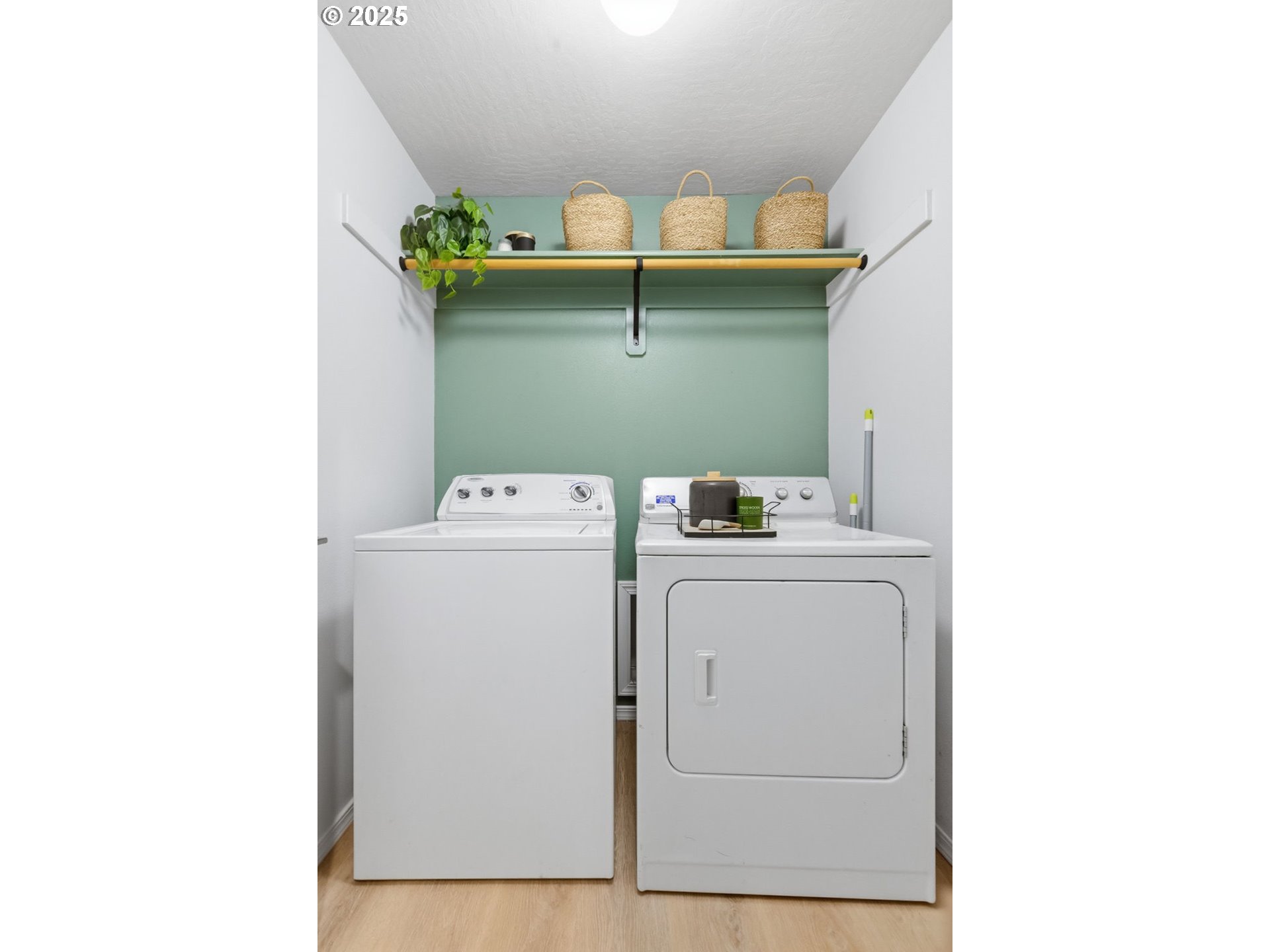 4970 Squirrel Street Springfield, OR 97478 - Photo 36 of 43 a utility room with dryer and washer