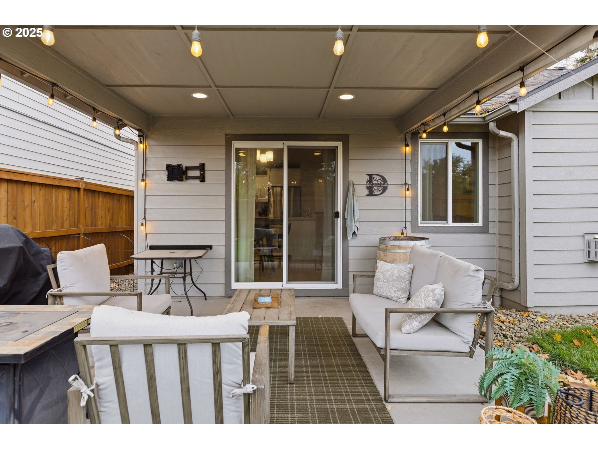 4970 Squirrel Street Springfield, OR 97478 - Photo 38 of 43 a view of balcony with furniture