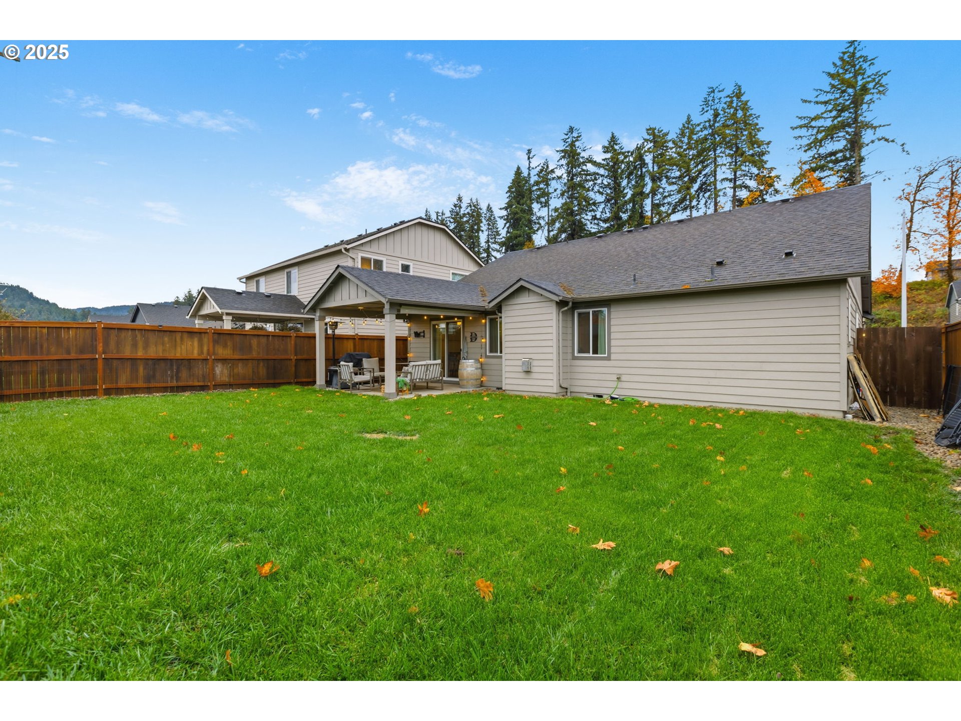 4970 Squirrel Street Springfield, OR 97478 - Photo 42 of 43 a front view of a house with garden