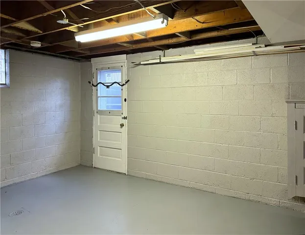 a view of walk in closet