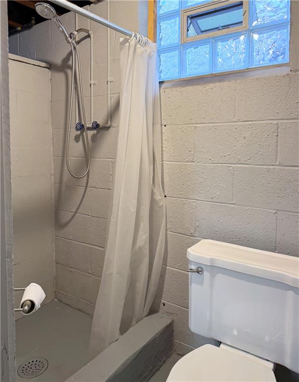 1533 Indiana Avenue Monaca, PA 15061 - Photo 21 of 27 a white toilet sitting next to a shower