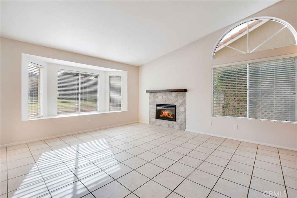 2787 Banyan Tree Lane Hemet, CA 92545 - Photo 12 of 36 a view of an empty room with a window