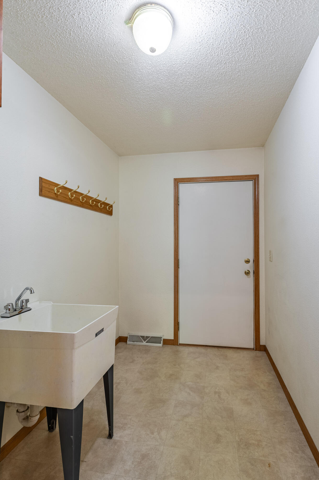 N7341 County Rd XX Holland, WI 54636 - Photo 14 of 44 Mud-Laundry Room
