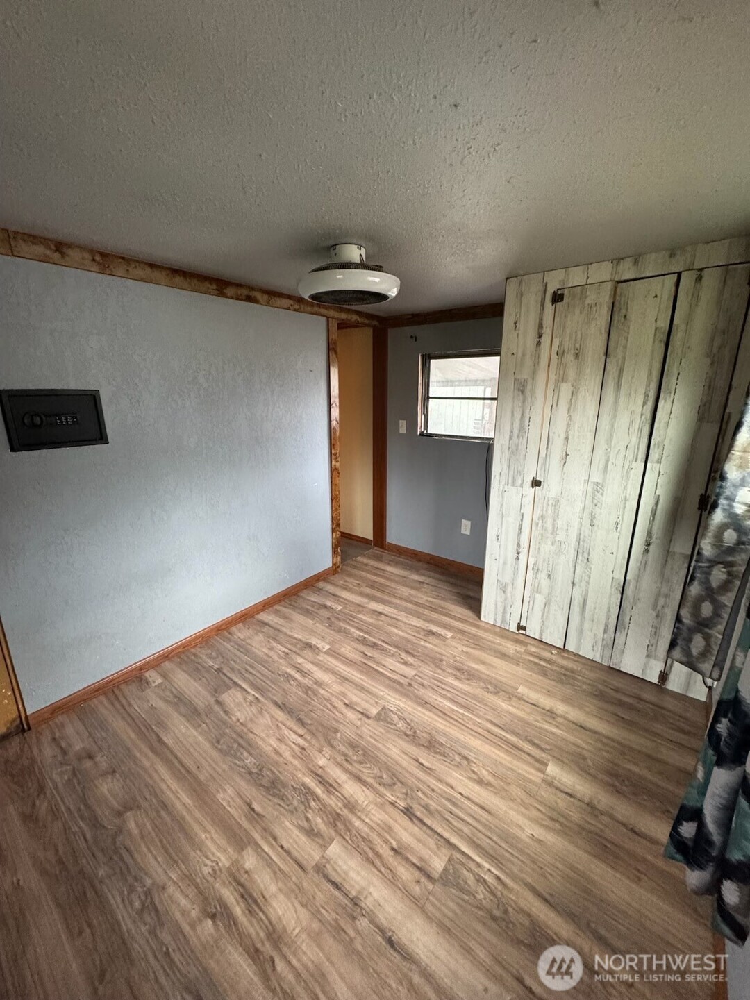 8080 Harborview Road, Unit 199 Blaine, WA 98230 - Photo 4 of 5 a view of a livingroom with wooden floor