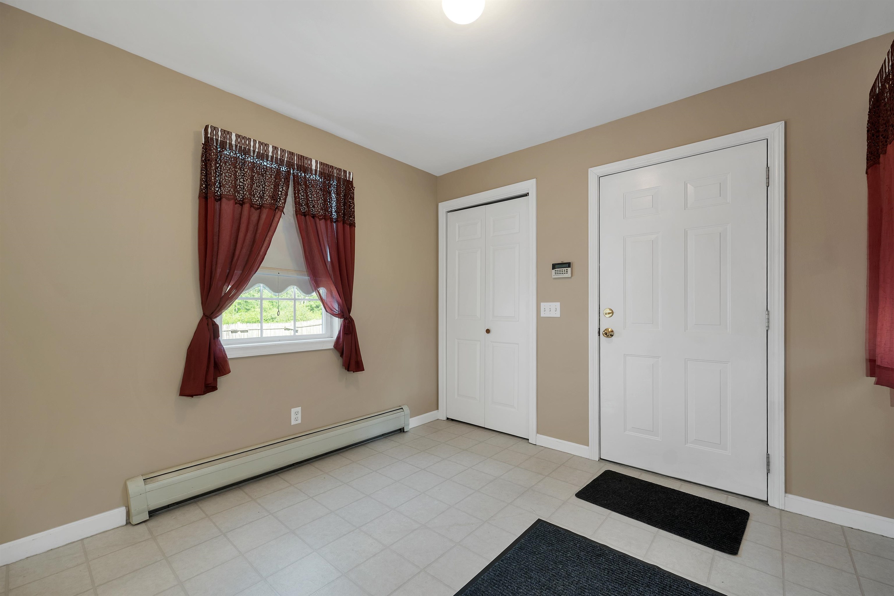 84 Fremont Road Raymond, NH 03077 - Photo 19 of 43