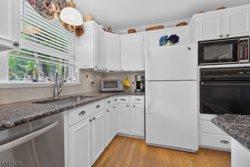 653 Foothill Road Bridgewater, NJ 08807 - Photo 15 of 41