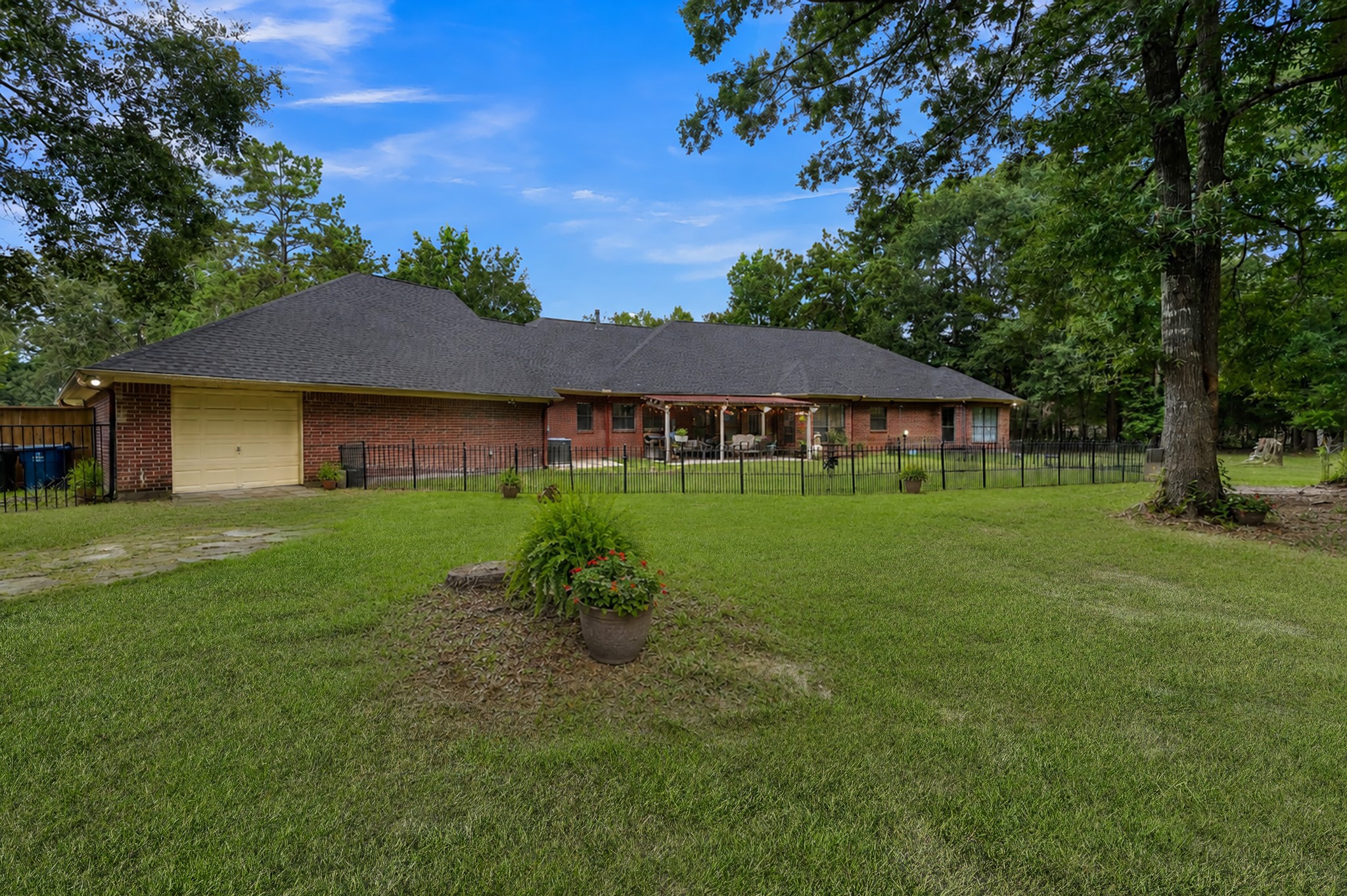 910 Commons Way Court Huffman, TX 77336 - Photo 39 of 49 ***VIRTUAL STAGING IMAGE***