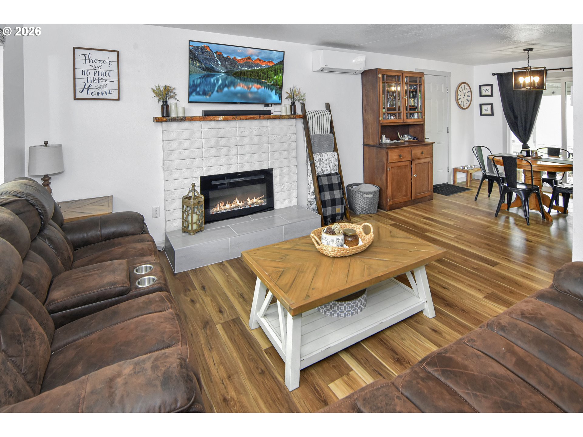 876 Welcome Way Eugene, OR 97402 - Photo 2 of 41 Living Room/Dining Room