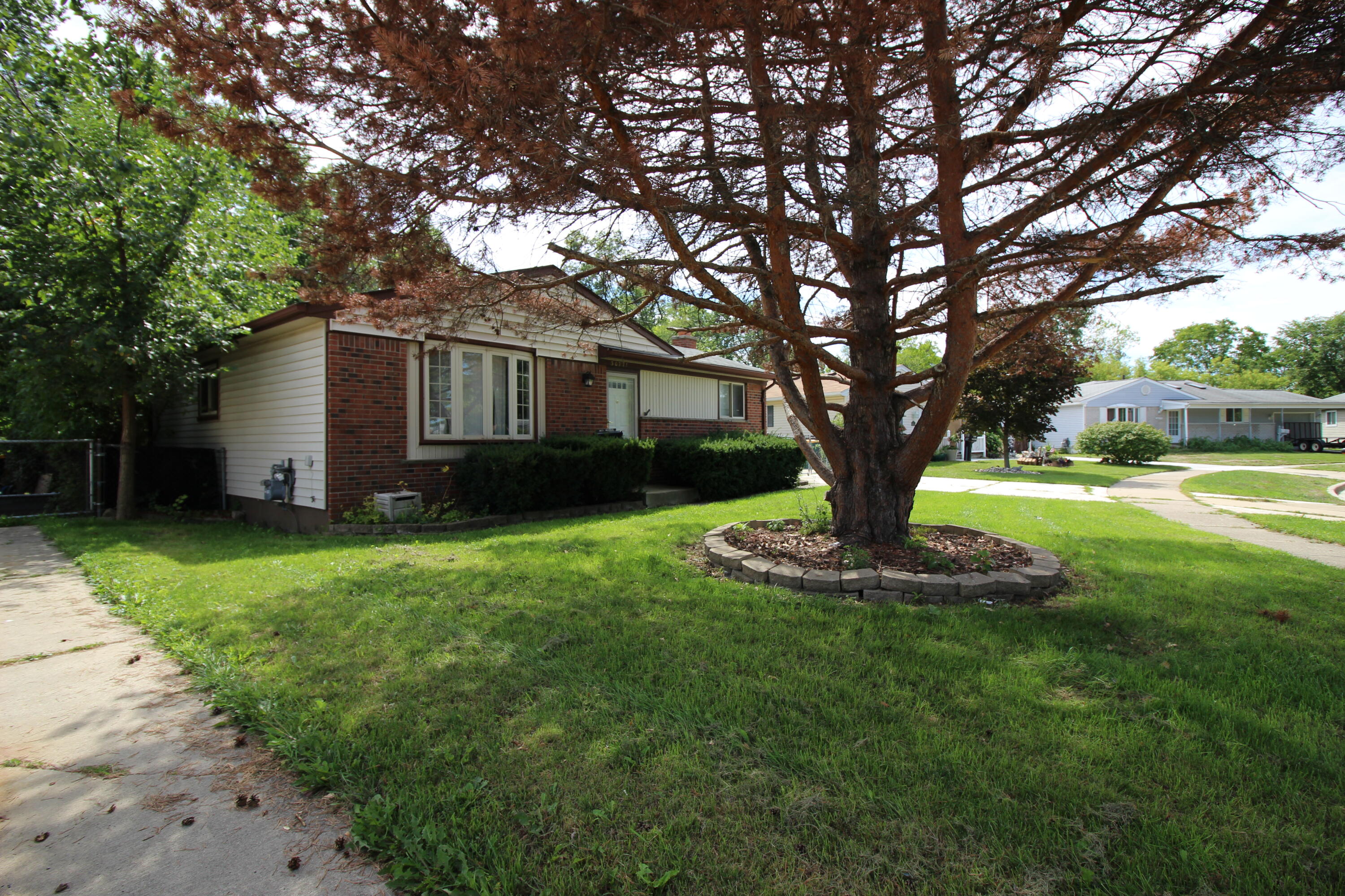 30771 Halecreek Street Romulus, MI 48174 - Photo 2 of 18 IMG_8632