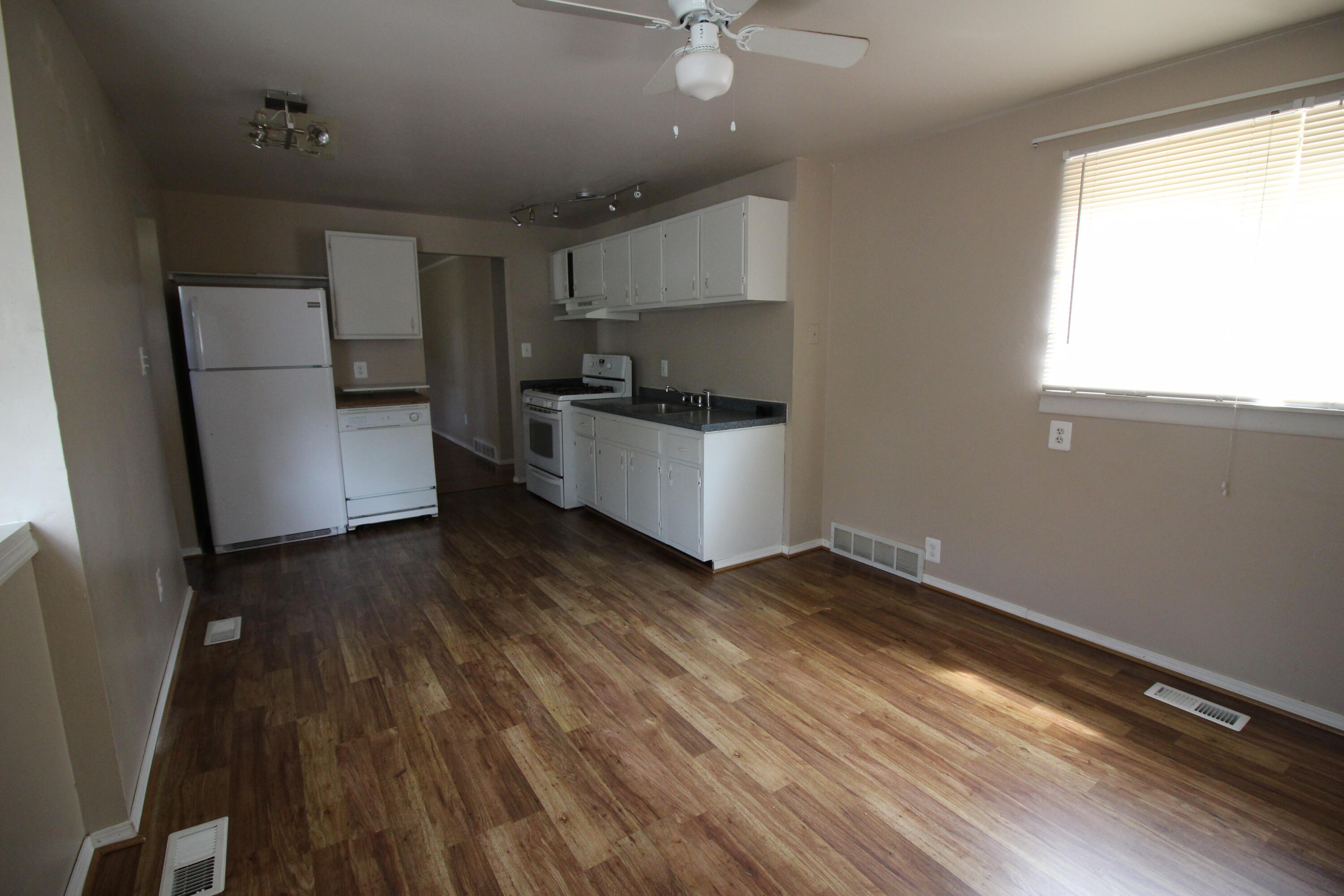 30771 Halecreek Street Romulus, MI 48174 - Photo 7 of 18 IMG_8641