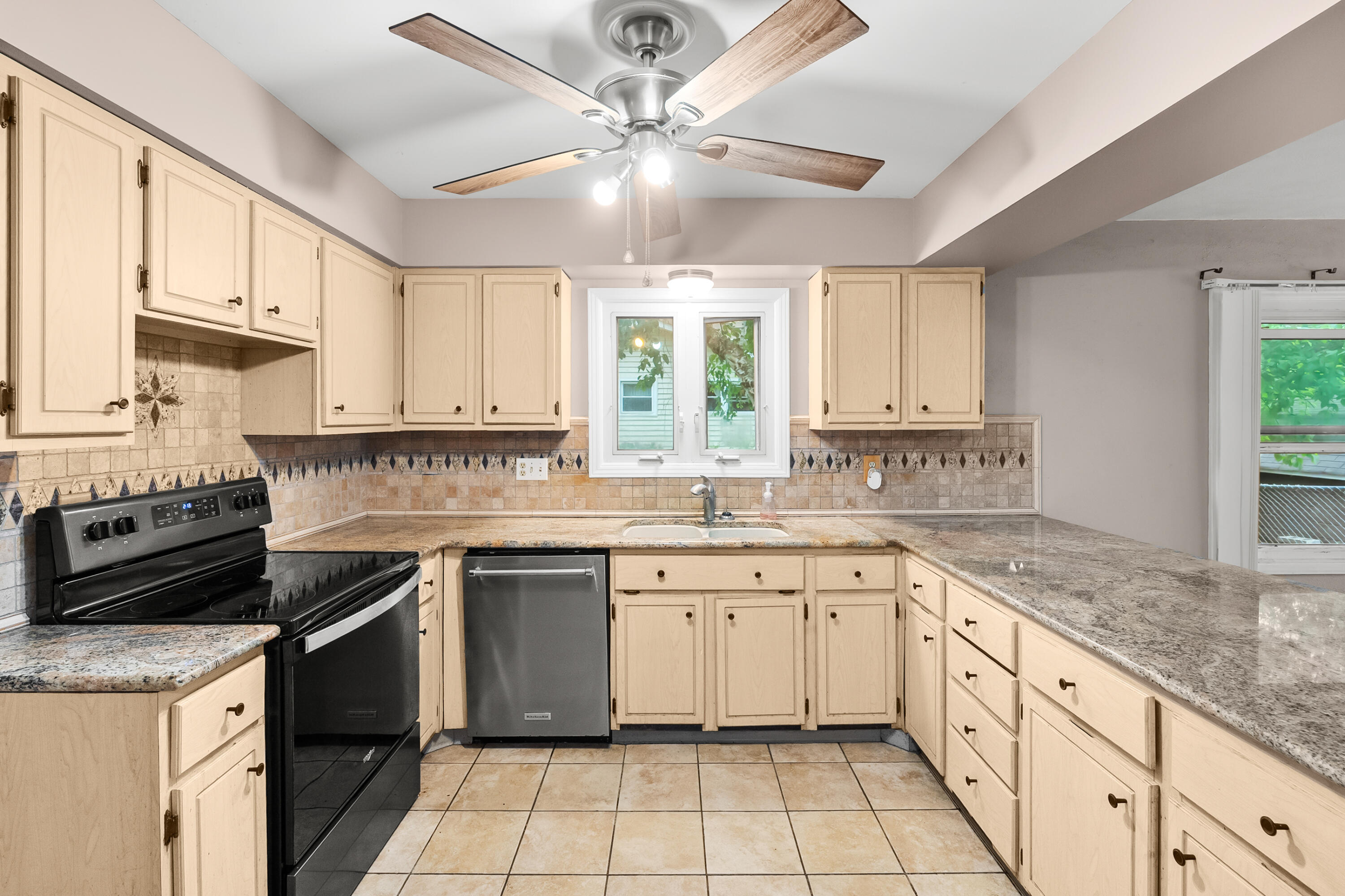 823 Newgate Road Kalamazoo, MI 49006 - Photo 7 of 30 Newgate Rd 823 Kalamazoo 49006-5