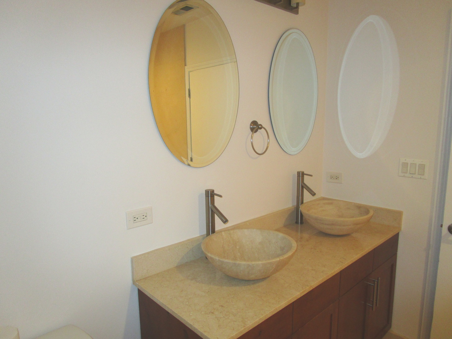 2545 South Dearborn Street, Unit 608 Chicago, IL 60616 - Photo 21 of 28 a bathroom with a sink and a mirror