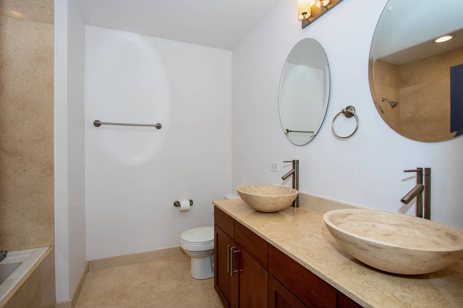 2545 South Dearborn Street, Unit 608 Chicago, IL 60616 - Photo 7 of 28 a bathroom with a toilet sink and mirror
