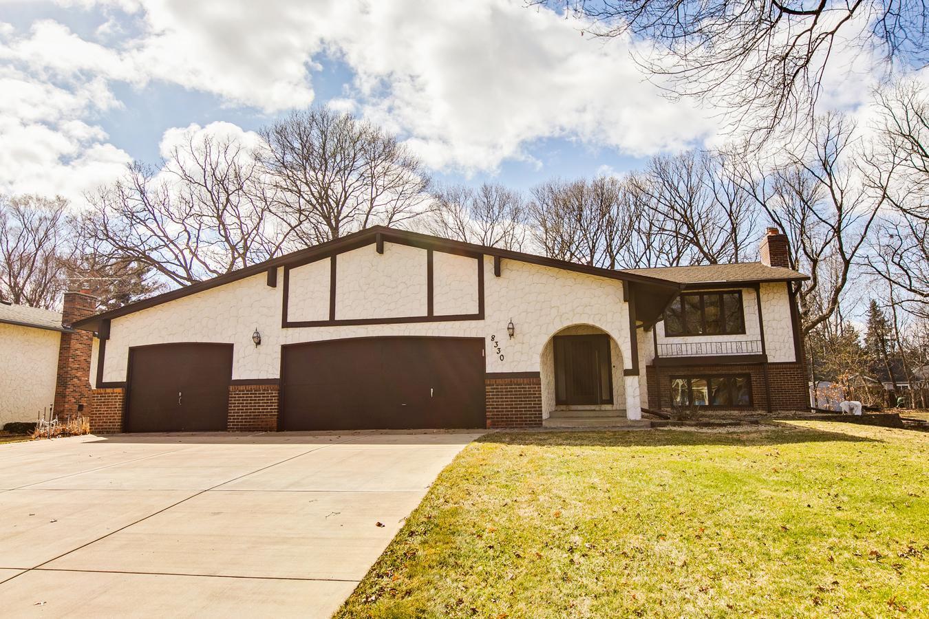 8330 Sunnyside Road Mounds View, MN 55112 - Photo 1 of 1 Gallery Image 1