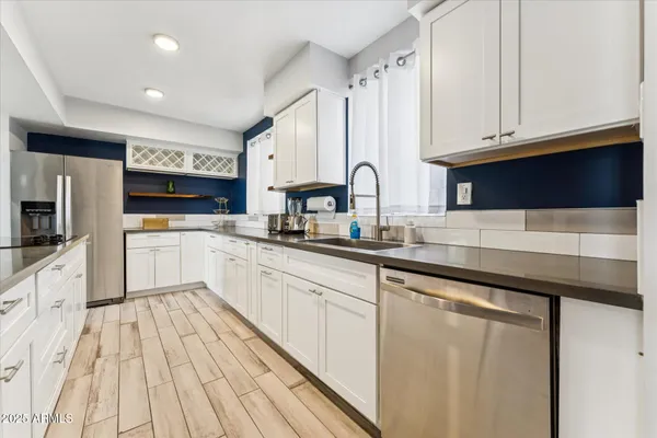 $2,800 | 3242 East Camelback Road, Unit 105, Phoenix, AZ 85018